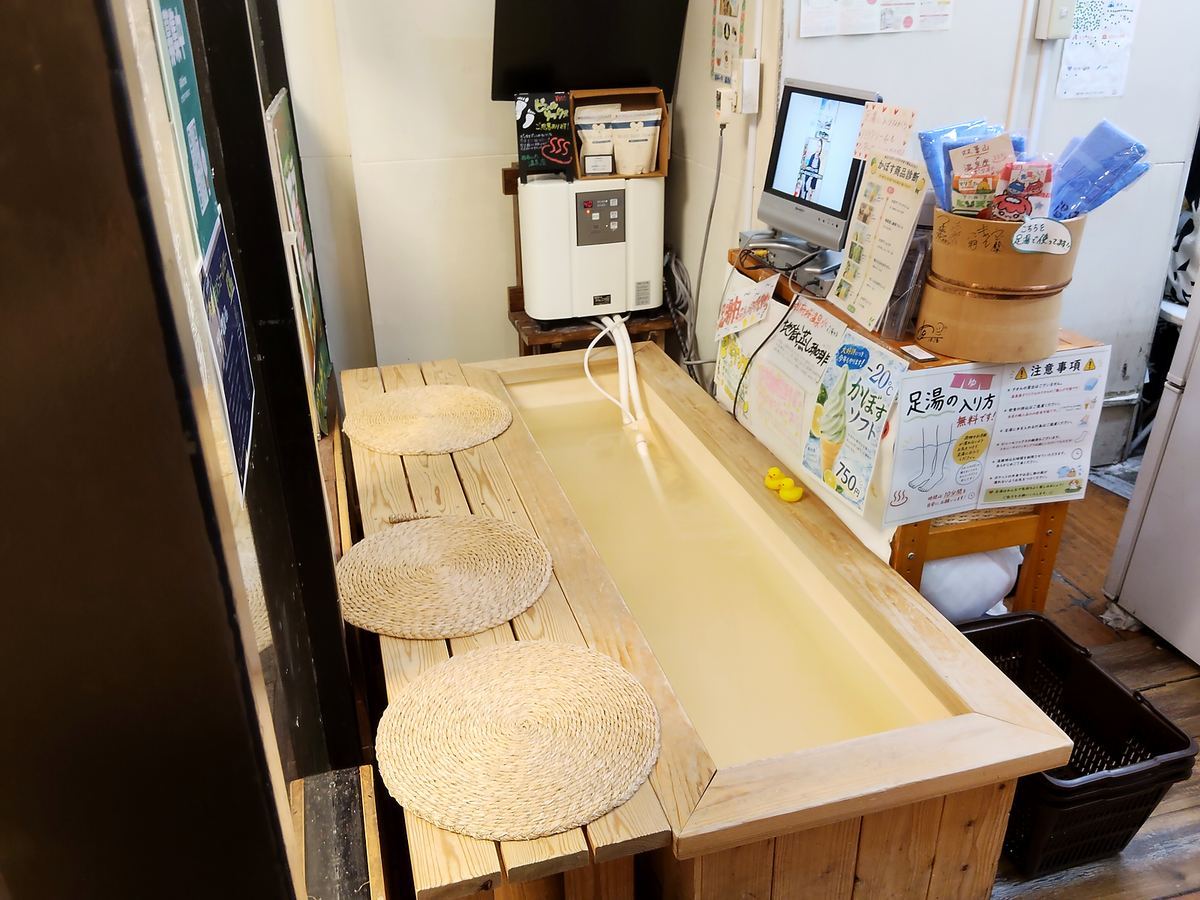 おおいたアンテナショップの奥にある足湯。