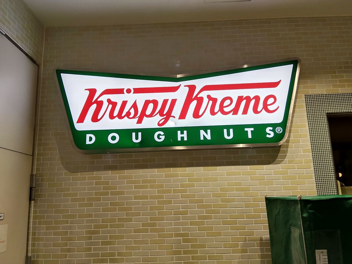 クリスピー・クリーム・ドーナツの店先。